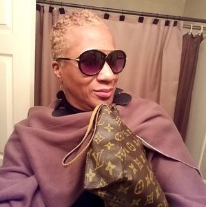 Meet your Posher, Earline